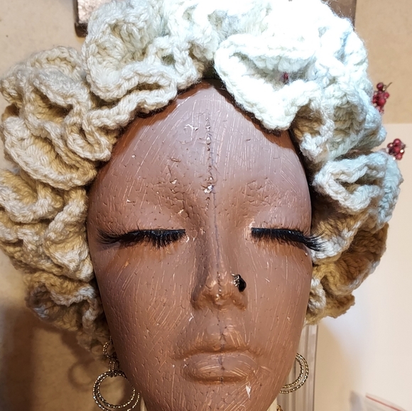 #L❤️VE:HANDMADE. Crochet Ruffle HAT - Picture 5 of 6